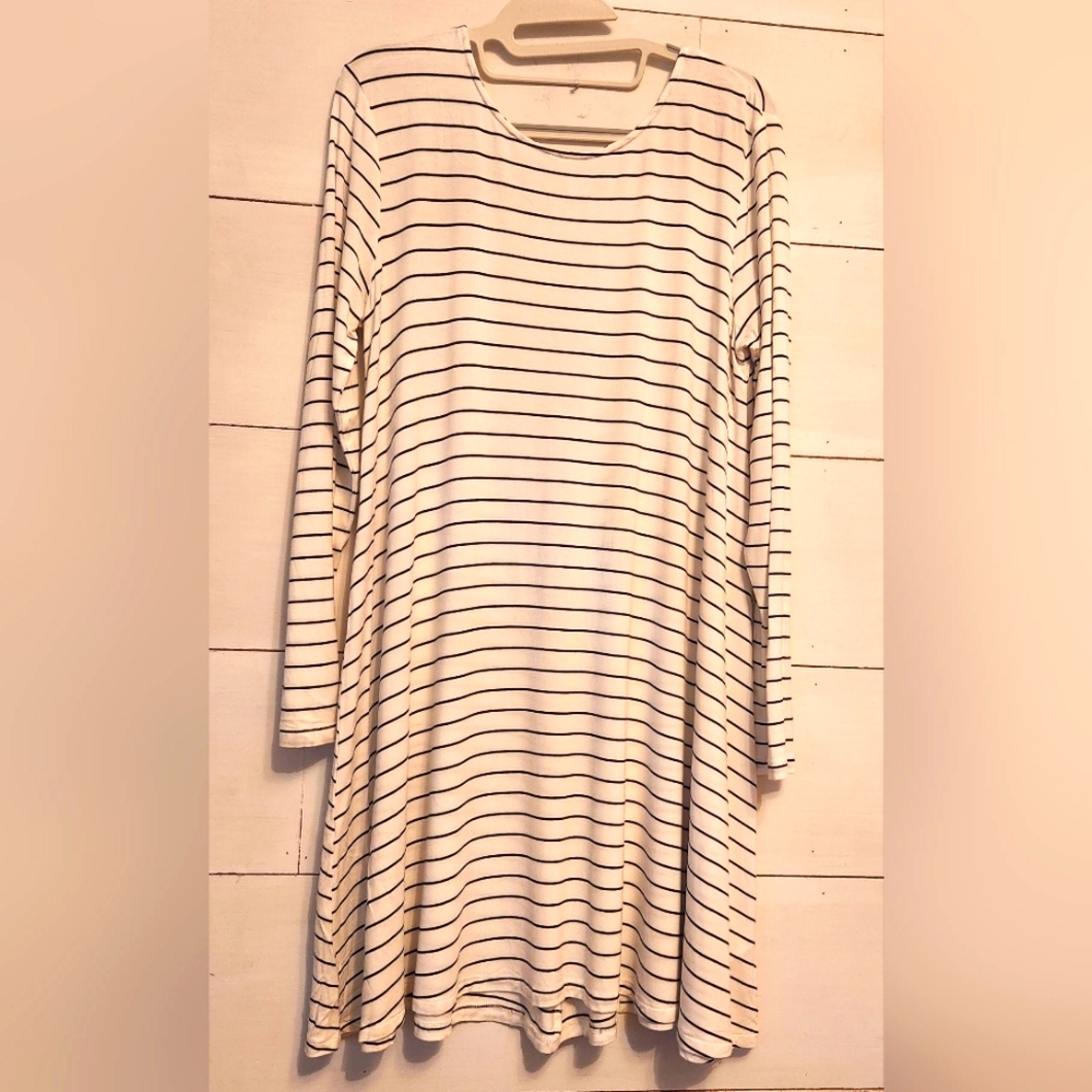 Like New Long Sleeve Striped Dress